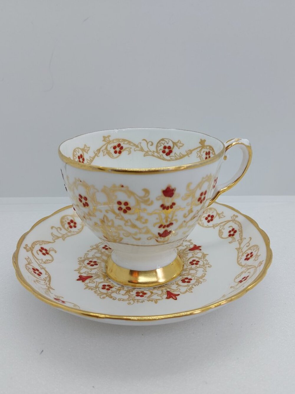 Vintage Tuscan Fine Bone China Richelieu Footed Tea Cup And Saucer